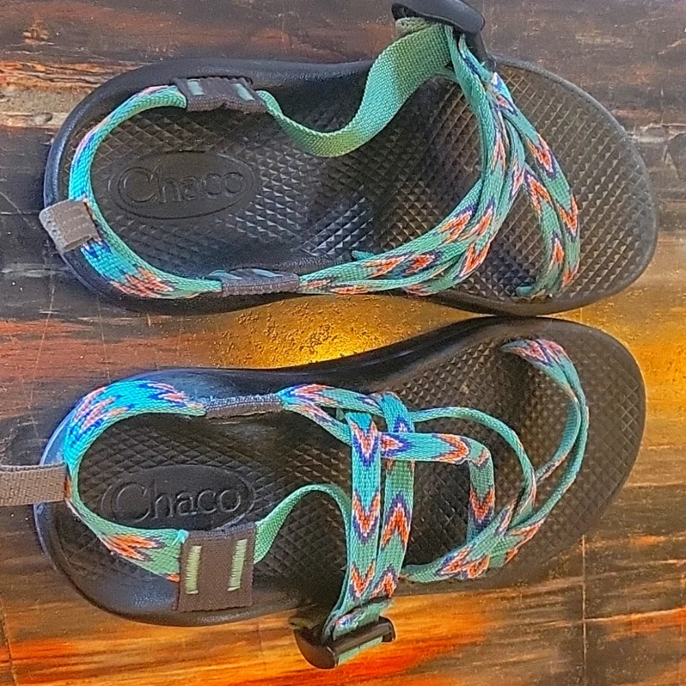 Girls Chaco Sandals, Size 3 - Picture 1 of 3